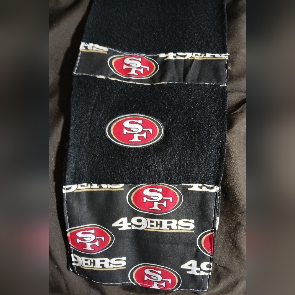 NWT Handcrafted San Francisco 49ers Hat and Scarf Set.